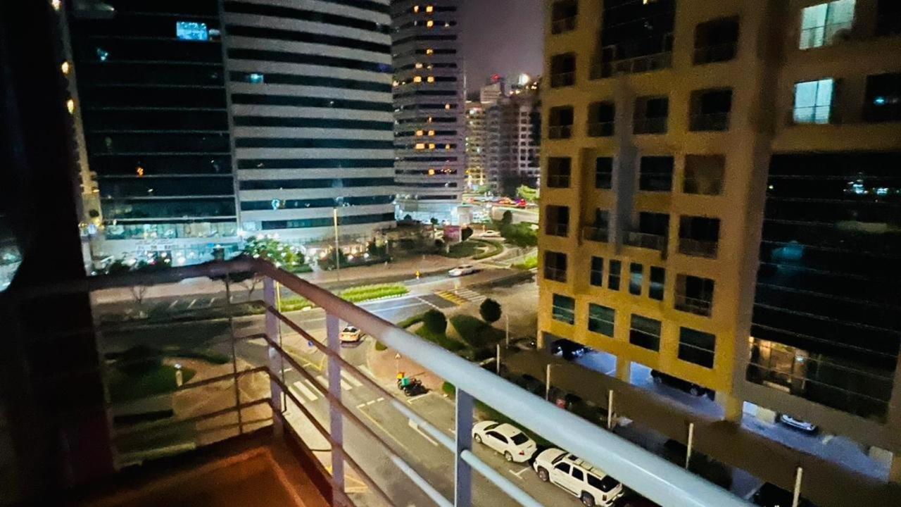 Double Window Partition In Tecom Near Metro