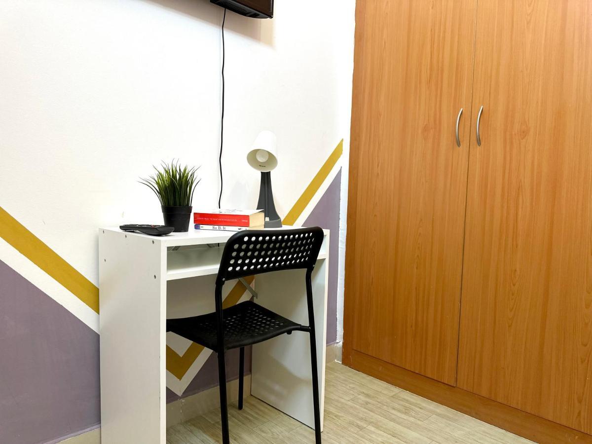 Double Window Partition In Tecom Near Metro Homestay Dubai