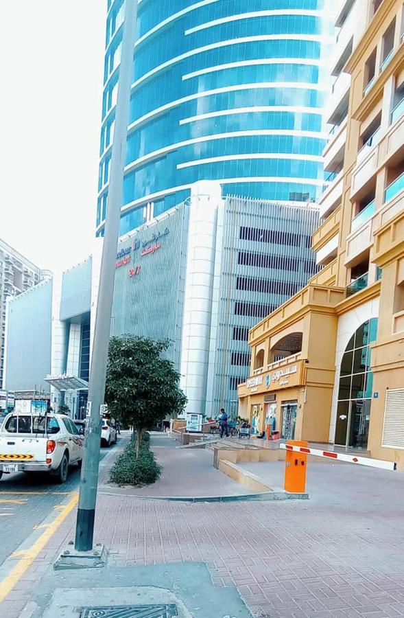 Double Window Partition In Tecom Near Metro Homestay Dubai