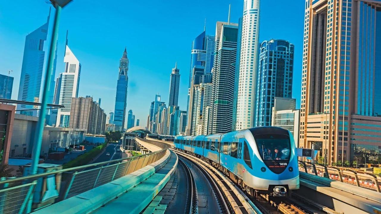 Double Window Partition In Tecom Near Metro * Dubai