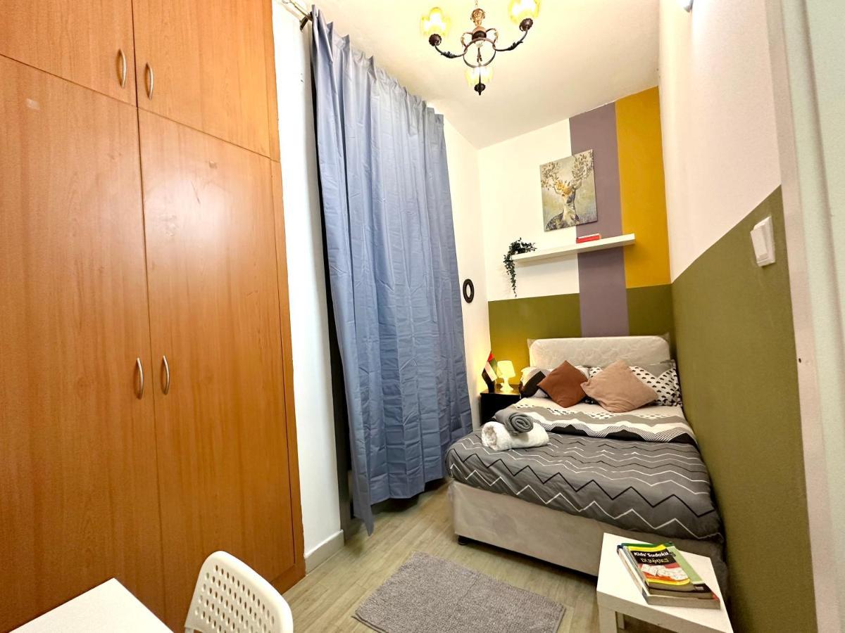 Homestay Double Window Partition In Tecom Near Metro *