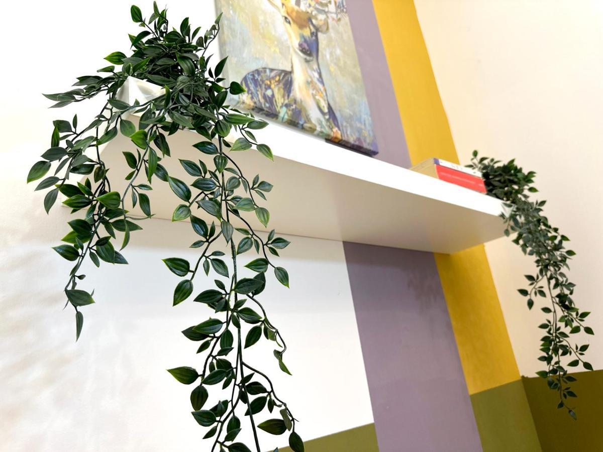 Double Window Partition In Tecom Near Metro *