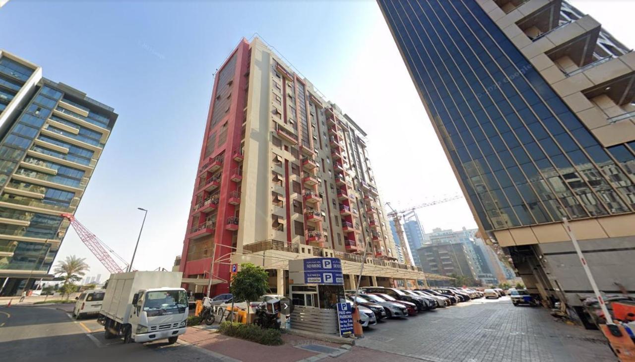 Double Window Partition In Tecom Near Metro Homestay Dubai