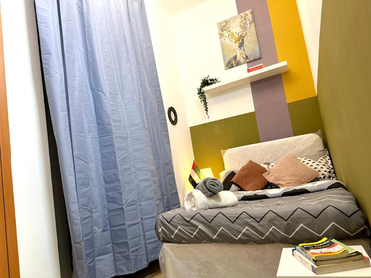 Double Window Partition In Tecom Near Metro * دبي